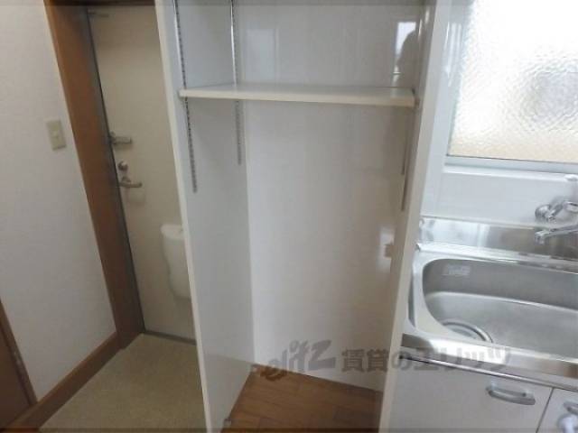 収納　キッチン横　棚の調整できます