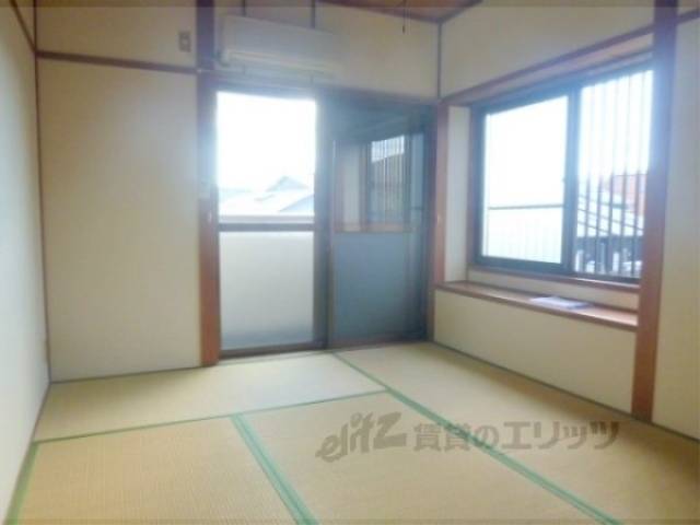 和室 日当たりの良い和室です。
