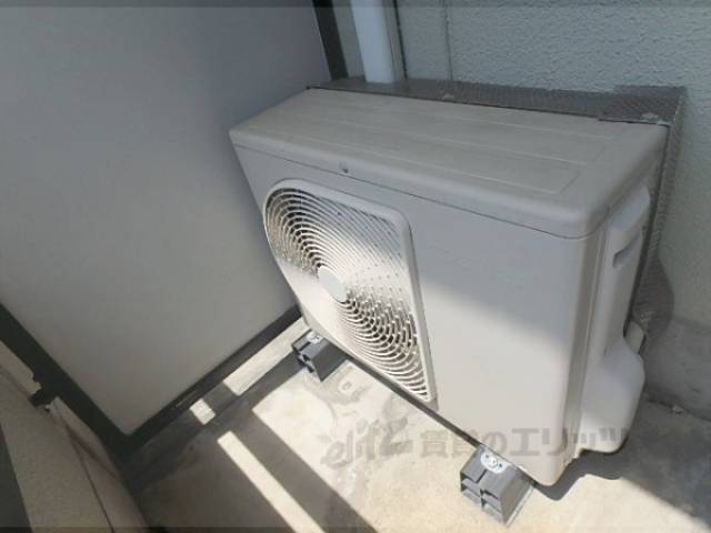 ベランダ　室外機