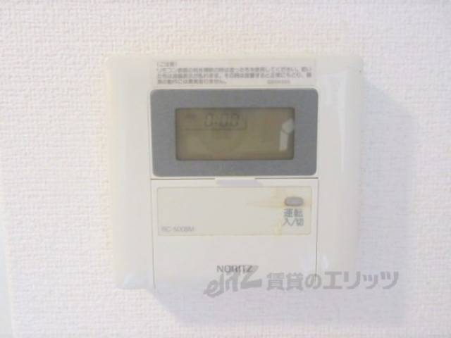 給湯器リモコン　キッチン付近