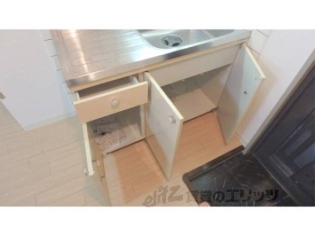 キッチン　収納下部