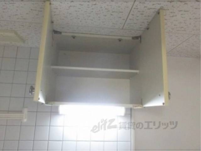 キッチン　上部収納
