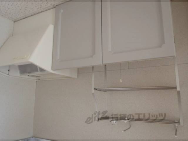 キッチン　玄関側洋室