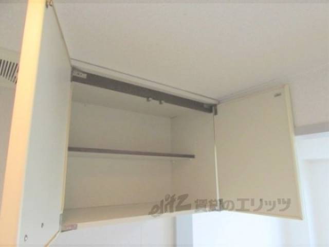 キッチン　上部収納