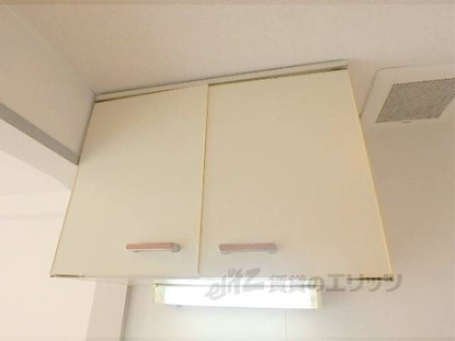 キッチン　上部収納