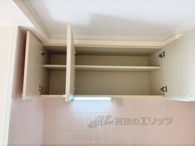 キッチン　上部収納