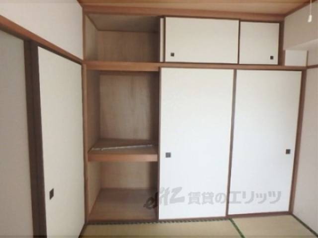 和室　収納