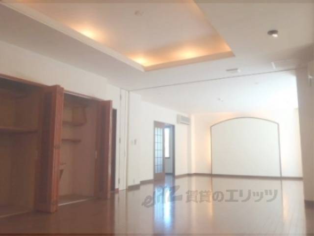 洋室　パーティーが催せるほどの広さです