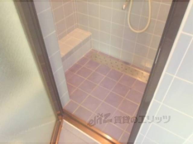 シャワールーム　浴室とは別にシャワールーム有り