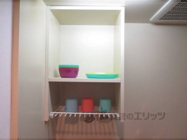 キッチン　上部物置