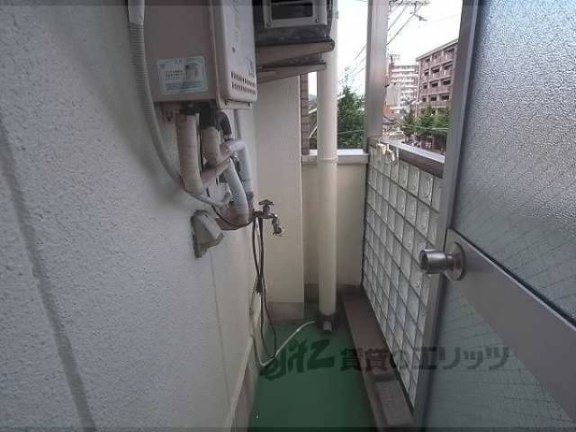 ベランダ　定番のユニットバスです