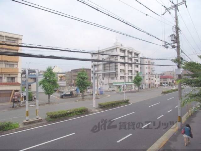 眺望　葛野大路道が見えます。