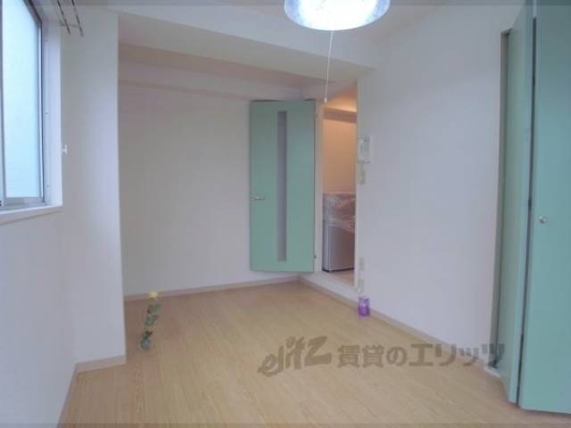 洋室　おしゃれな緑色