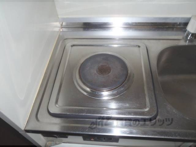 キッチン　電気コンロ付きのキッチンです