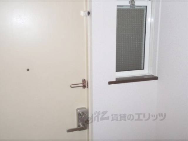玄関　窓の多い間取りですね