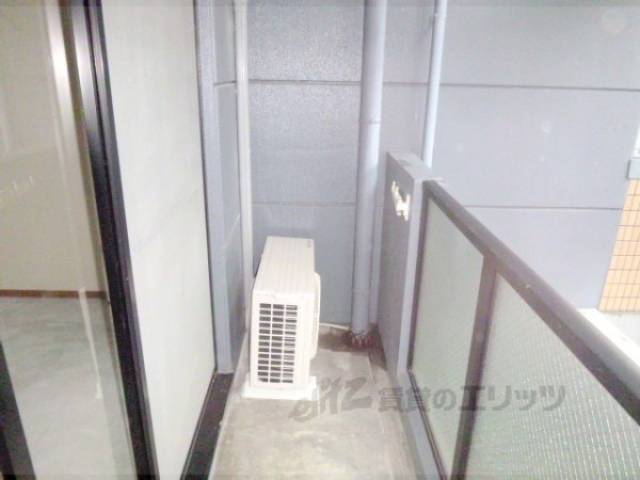 ベランダ　室外機あります