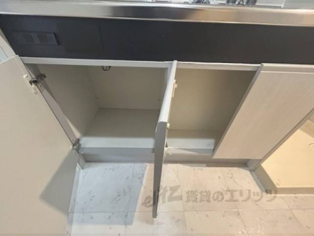 収納　ハンガーフックも付いています｡