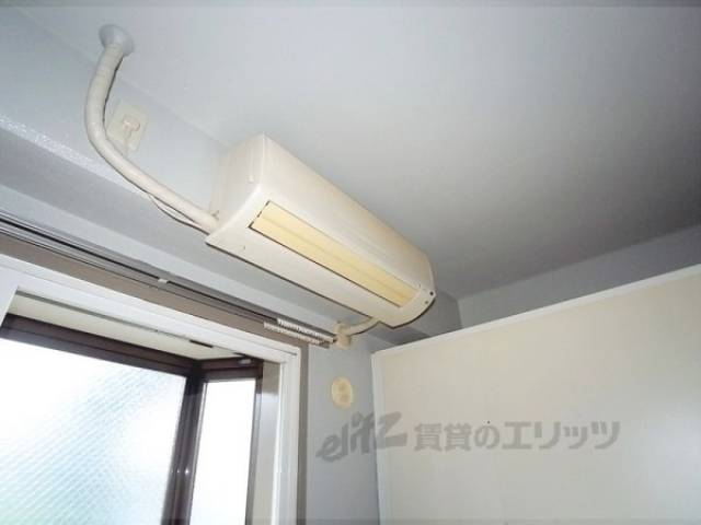 玄関側エアコン
