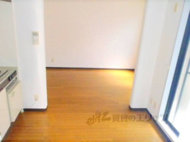 洋室　広々としたキッチン