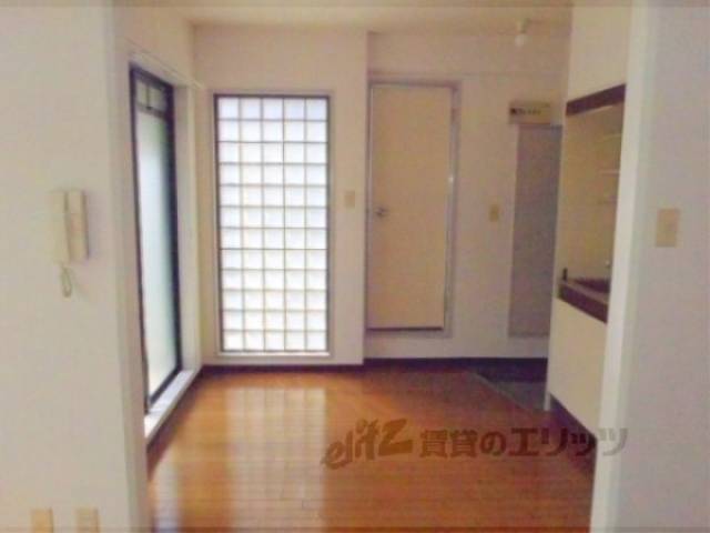 洋室　テーブル置けますよ