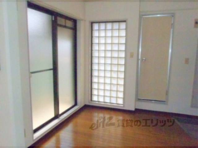 洋室　窓があって明るい