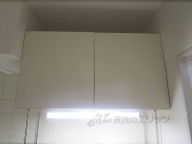 キッチン　上段収納
