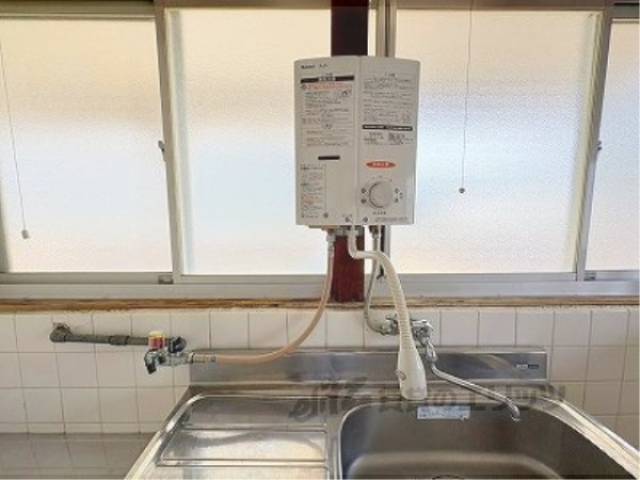 キッチン　瞬間湯沸かし器