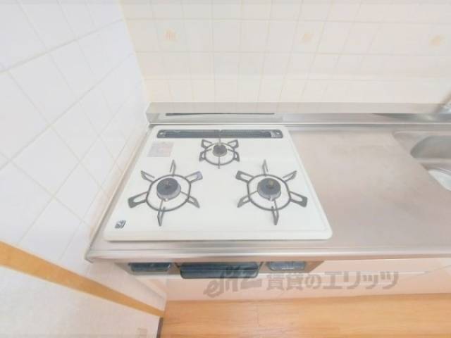 キッチン　3口コンロ