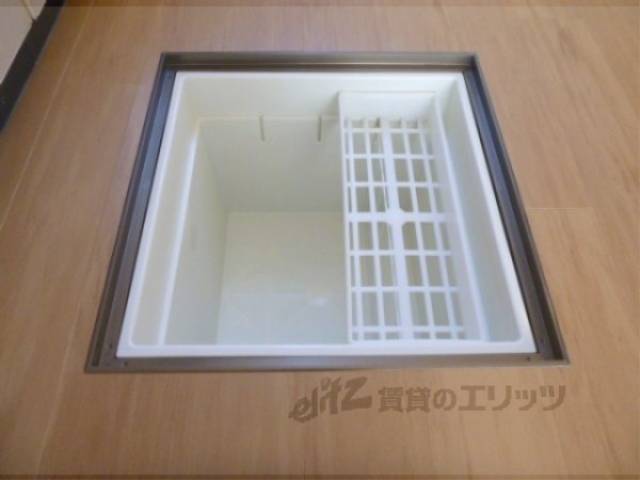 床下収納　床下収納