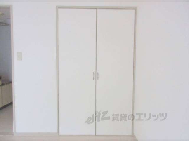収納　エアコン付き８帖洋室です。