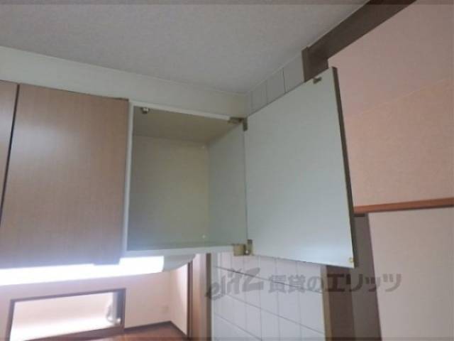 キッチン　上部収納