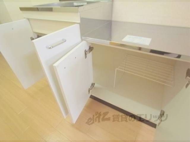 キッチン　(下部収納)