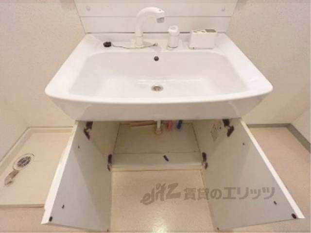 洗面所　洗面台収納