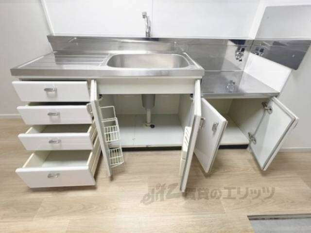 キッチン　収納下部