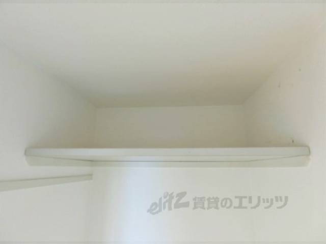 収納　洗濯機置場上部