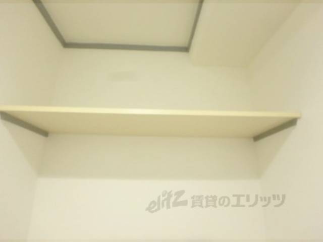 トイレ　トイレ上収納