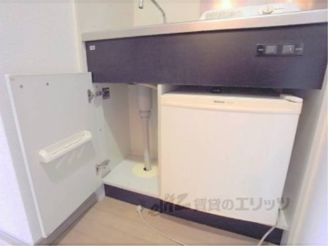 キッチン　下部収納・冷蔵庫