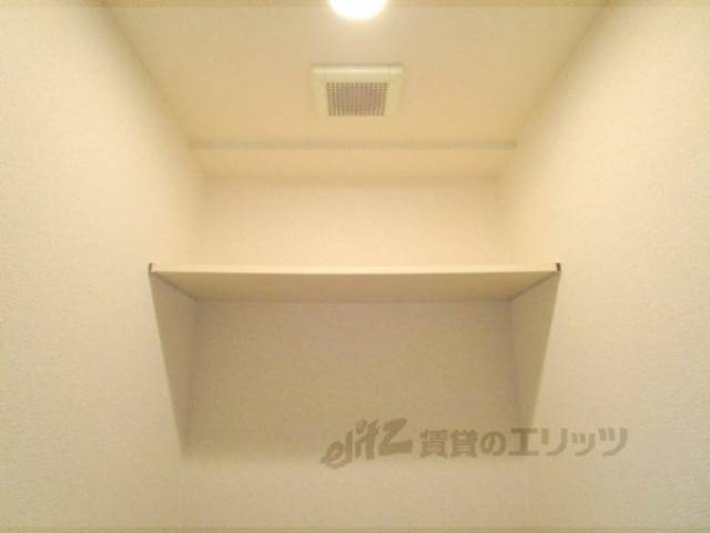 トイレ　上収納