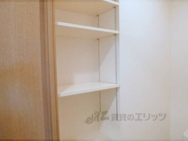 トイレ　吊り棚