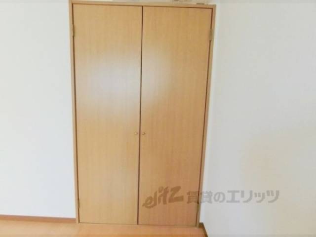 収納　洋室６帖側