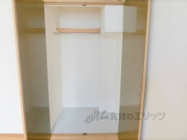 収納　洋室６帖側