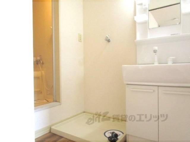 洗濯機置場　窓