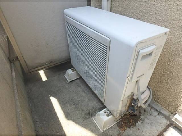 ベランダ　室外機