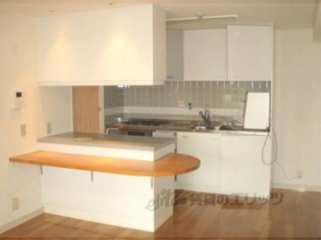 キッチン　カウンター付き