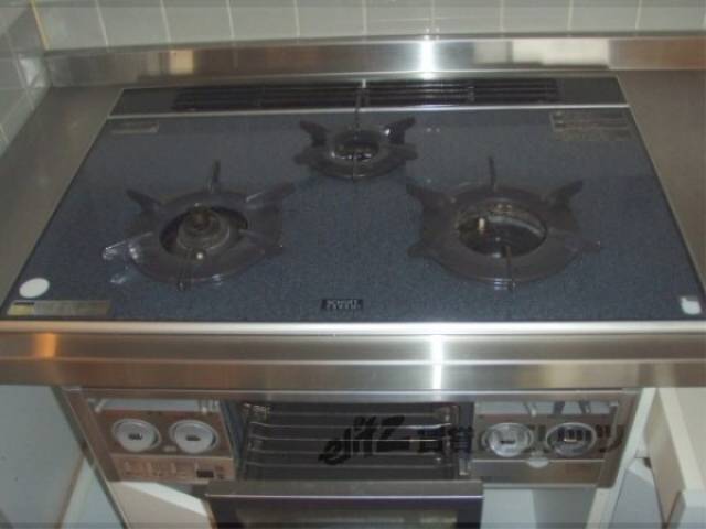 キッチン　3口コンロ付き