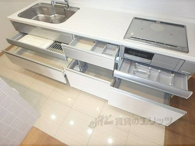 収納　キッチン下