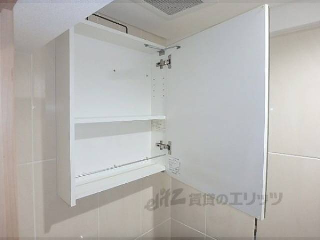 収納　トイレ上