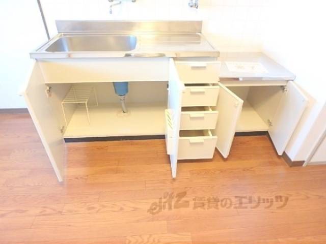 キッチン　シンク下収納