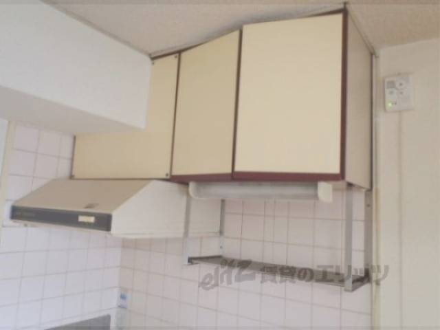 キッチン　上にも収納があります