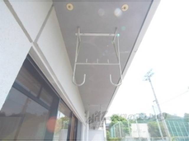 ベランダ　洗濯竿置き場